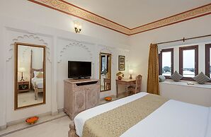 Swaroop Vilas - Lake Facing Boutique Hotel