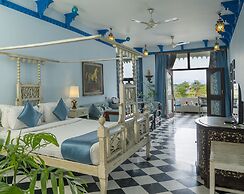 Swaroop Vilas - Lake Facing Boutique Hotel