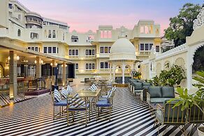 Swaroop Vilas - Lake Facing Boutique Hotel