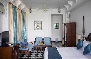 Swaroop Vilas - Lake Facing Boutique Hotel