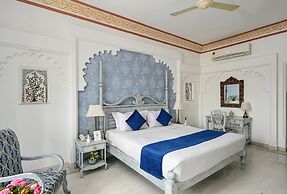 Swaroop Vilas - Lake Facing Boutique Hotel