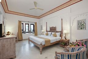 Swaroop Vilas - Lake Facing Boutique Hotel