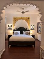 Swaroop Vilas - Lake Facing Boutique Hotel