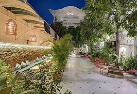 Swaroop Vilas - Lake Facing Boutique Hotel