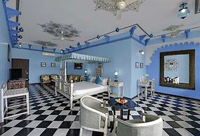 Swaroop Vilas - Lake Facing Boutique Hotel