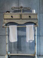 Swaroop Vilas - Lake Facing Boutique Hotel