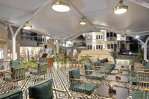 Swaroop Vilas - Lake Facing Boutique Hotel