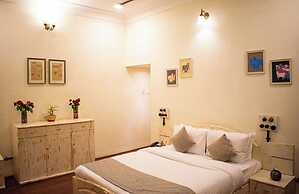 Swaroop Vilas - Lake Facing Boutique Hotel
