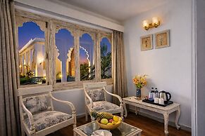 Swaroop Vilas - Lake Facing Boutique Hotel