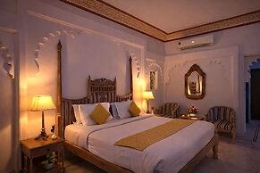 Swaroop Vilas - Lake Facing Boutique Hotel
