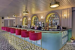 Swaroop Vilas - Lake Facing Boutique Hotel