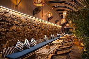 Swaroop Vilas - Lake Facing Boutique Hotel