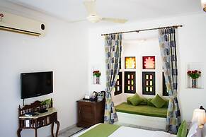 Swaroop Vilas - Lake Facing Boutique Hotel