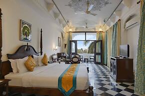 Swaroop Vilas - Lake Facing Boutique Hotel