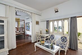 Swaroop Vilas - Lake Facing Boutique Hotel