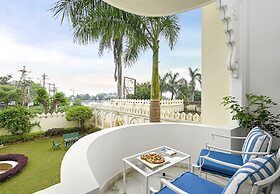 Swaroop Vilas - Lake Facing Boutique Hotel