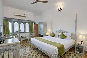 Swaroop Vilas - Lake Facing Boutique Hotel