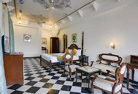 Swaroop Vilas - Lake Facing Boutique Hotel