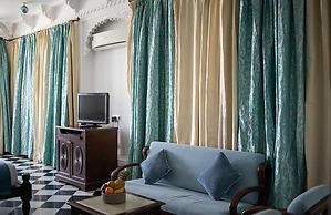 Swaroop Vilas - Lake Facing Boutique Hotel