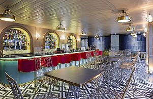 Swaroop Vilas - Lake Facing Boutique Hotel