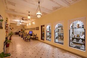 Swaroop Vilas - Lake Facing Boutique Hotel