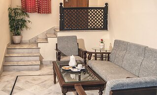 Swaroop Vilas - Lake Facing Boutique Hotel