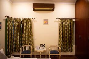 Swaroop Vilas - Lake Facing Boutique Hotel