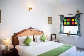 Swaroop Vilas - Lake Facing Boutique Hotel