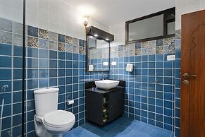 Swaroop Vilas - Lake Facing Boutique Hotel