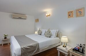 Swaroop Vilas - Lake Facing Boutique Hotel