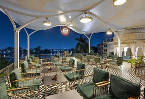 Swaroop Vilas - Lake Facing Boutique Hotel