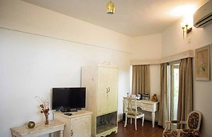 Swaroop Vilas - Lake Facing Boutique Hotel