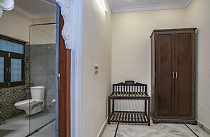 Swaroop Vilas - Lake Facing Boutique Hotel