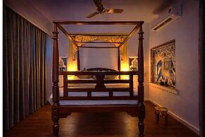 Swaroop Vilas - Lake Facing Boutique Hotel
