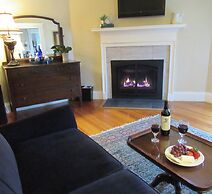 The White House Inn