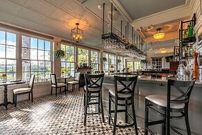 The White House Inn