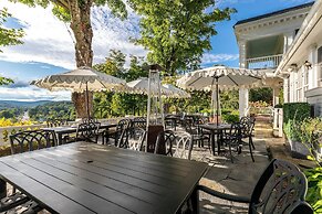 The White House Inn