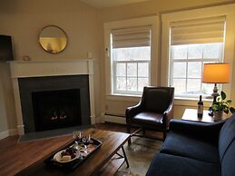 The White House Inn