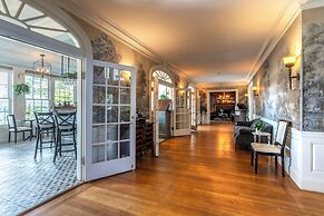 The White House Inn