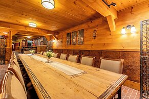The White House Inn