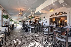 The White House Inn