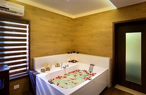 Sterling Lake Palace Alleppey