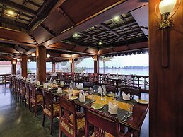 Sterling Lake Palace Alleppey