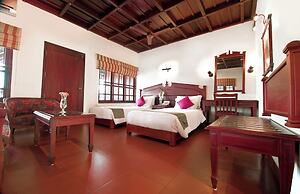 Sterling Lake Palace Alleppey