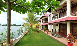 Sterling Lake Palace Alleppey