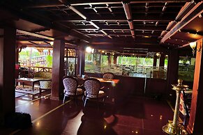 Sterling Lake Palace Alleppey