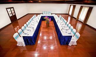 Sterling Lake Palace Alleppey