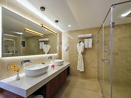 Sterling Lake Palace Alleppey