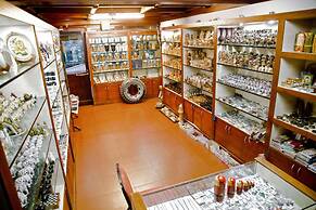 Sterling Lake Palace Alleppey