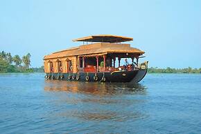 Sterling Lake Palace Alleppey